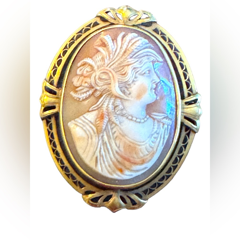 Stunning antique 10k Solid gold LG hand Carved  cameo brooch pendant